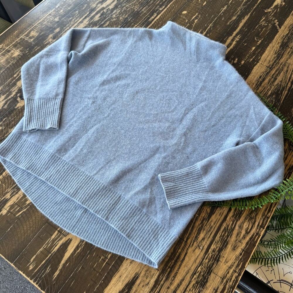 SAKS FIFTH AVENUE - Light Blue 100% Cashmere Sweater – Size XSMALL